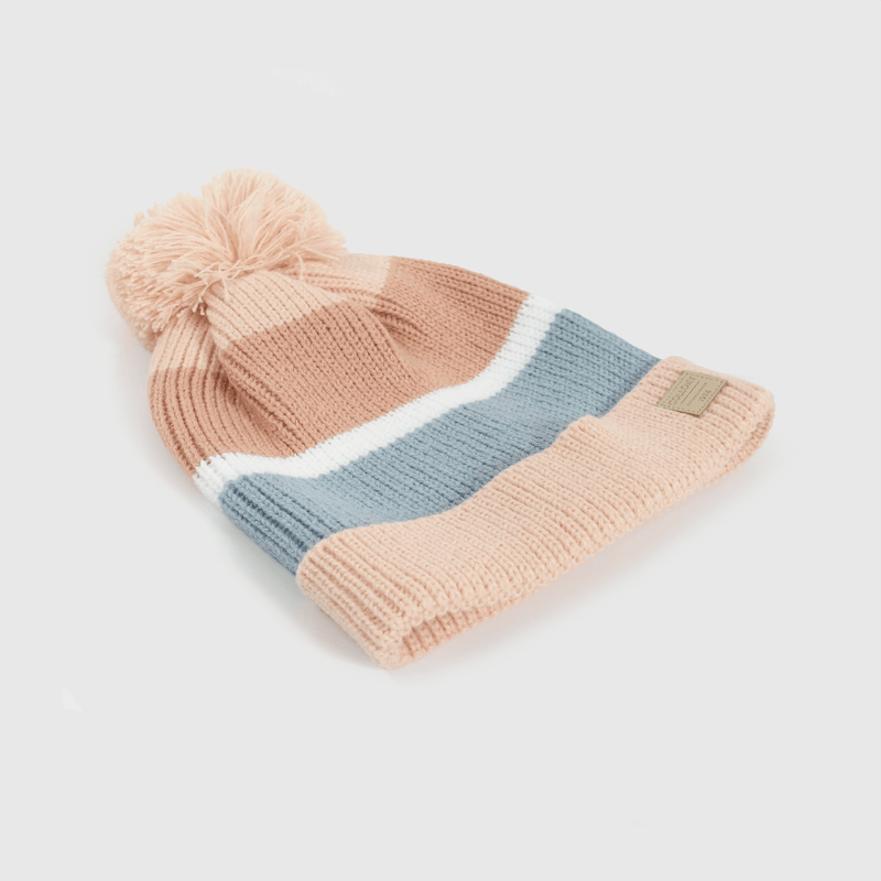 Gorro rosado con líneas para niños, estilo y calidez