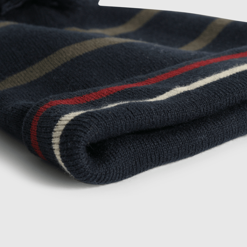 Gorro azul con líneas para niños, estilo y calidez