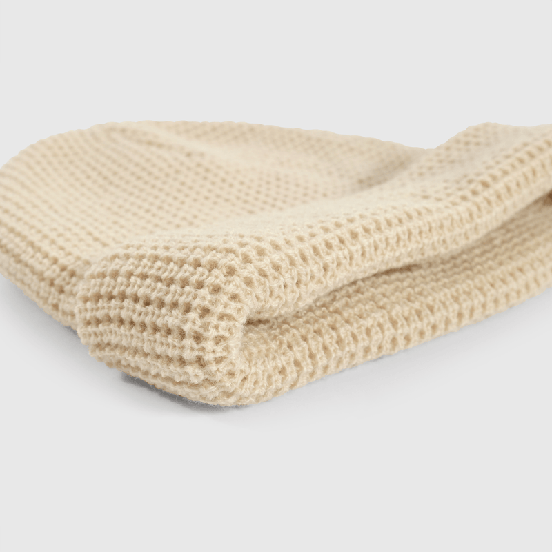 Gorro beige para niños, estilo acogedor y moderno