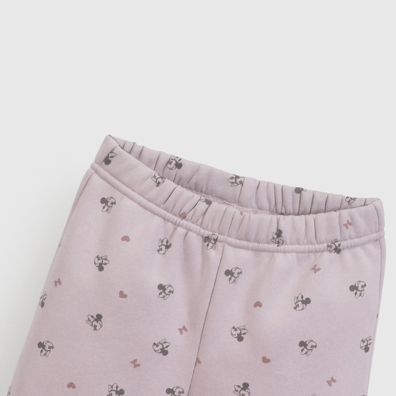 Pijama morado de Minnie Mouse para niños cómodos y felices