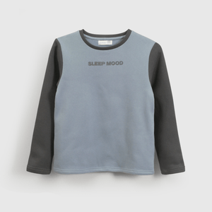 Pijama bicolor negro para niños, estilo y comodidad