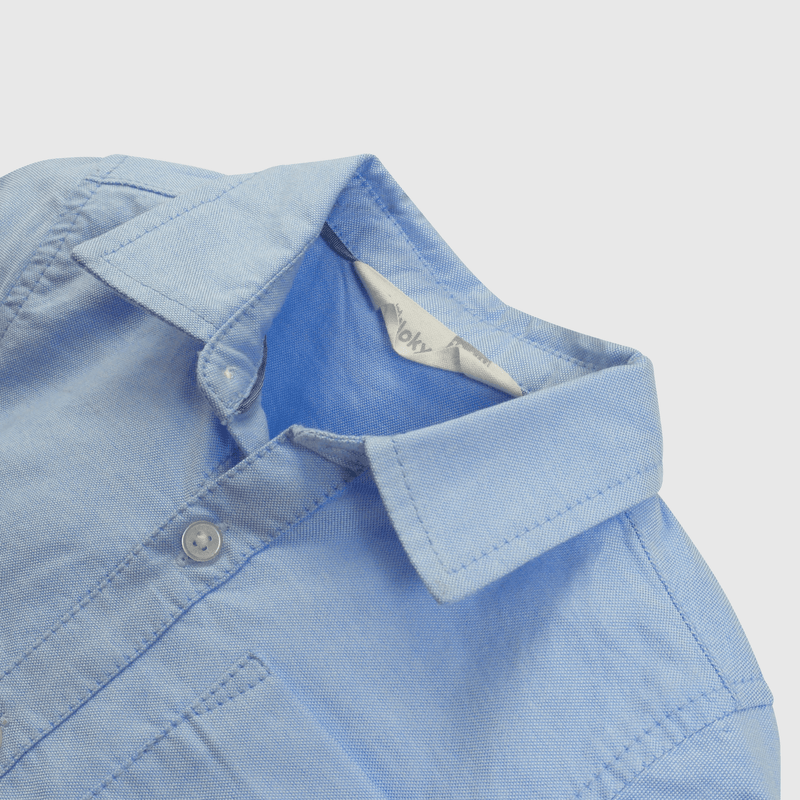Camisa celeste para niños, estilo y comodidad