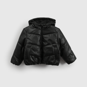 Chaqueta negra para niños, estilo y comodidad