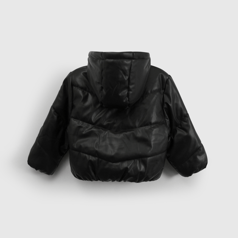 Chaqueta negra para niños, estilo y comodidad