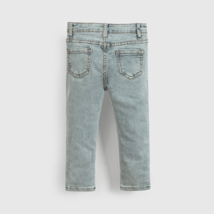 Jeans celestes para niños, estilo y comodidad