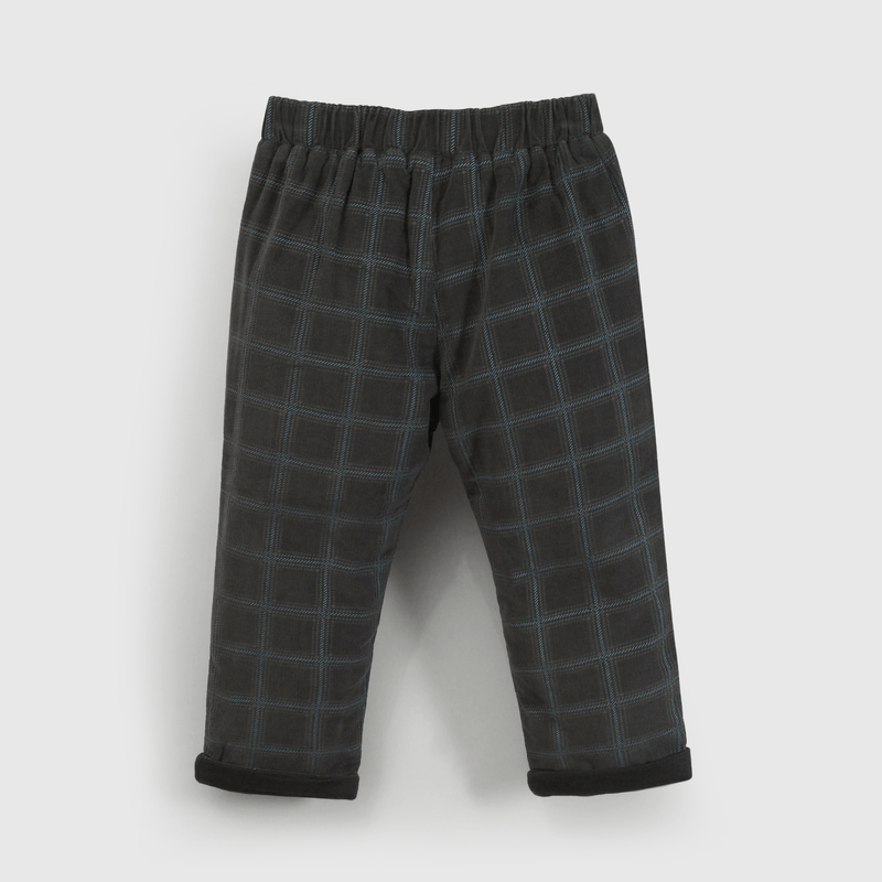 Pantalón niño cuadros gris, estilo y comodidad para tu pequeño
