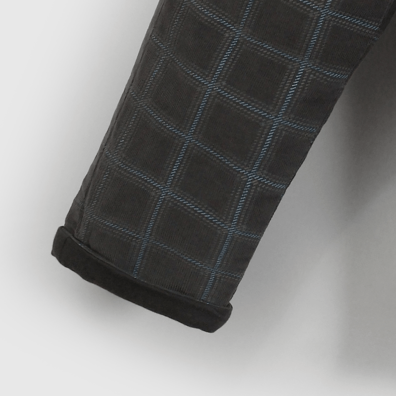 Pantalón niño cuadros gris, estilo y comodidad para tu pequeño