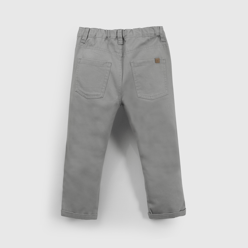 Pantalón gris para niños, estilo y comodidad