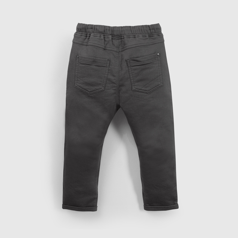 Pantalón negro para niños, estilo y comodidad