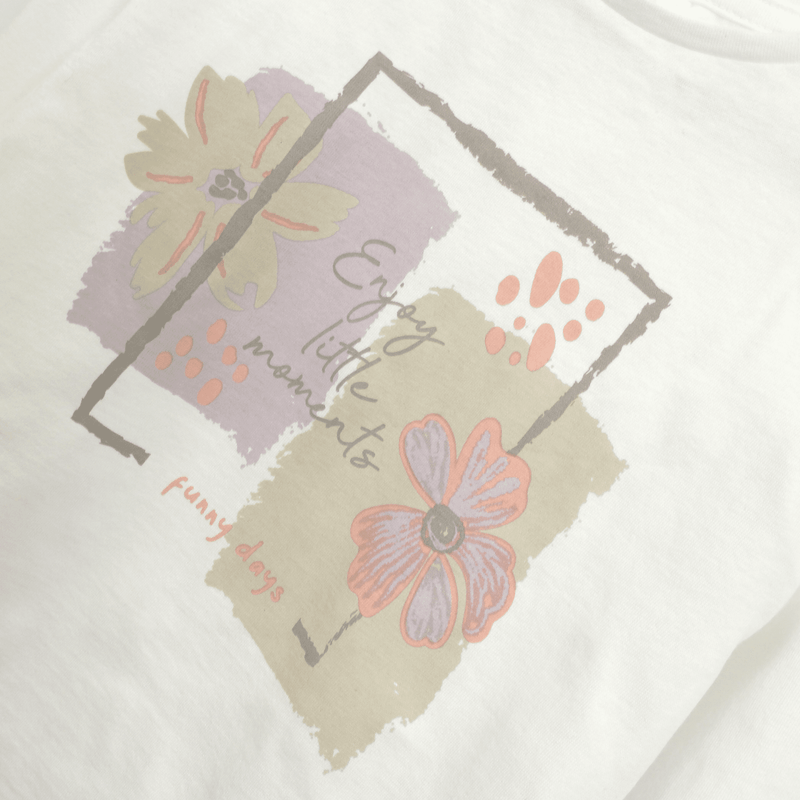 Polera blanca con flores para niñas, estilo fresco y alegre