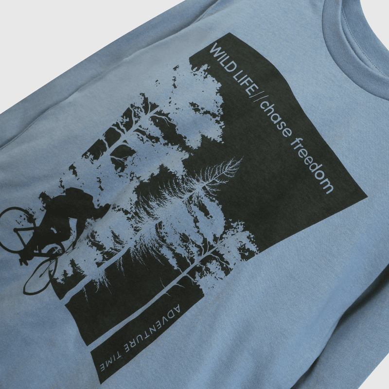 Polera azul para niño, estilo y comodidad en cada aventura
