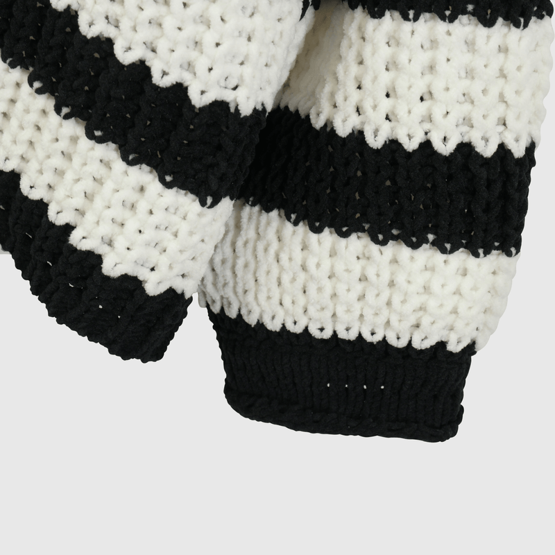Sweater rayado negro para niños, estilo y comodidad