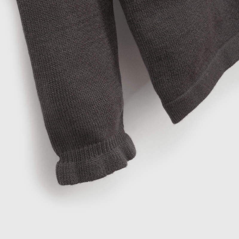 Sweater negro para niños, estilo y calidez
