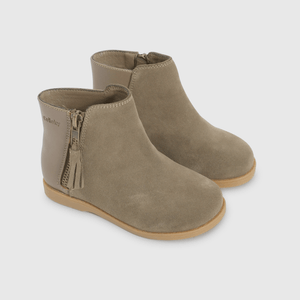 Botines café para niños, comodidad y estilo asegurados