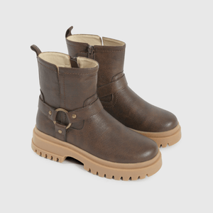 Botines café para niños, estilo y comodidad en cada paso