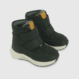 Bota negra para niños, comodidad y estilo en cada paso