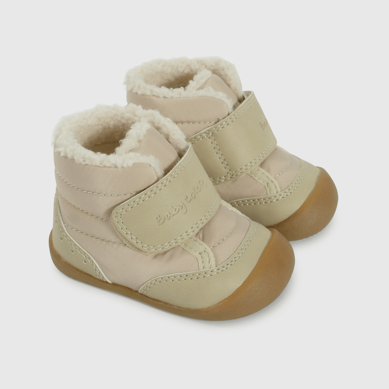 Botitas beige para gateadores, comodidad y estilo