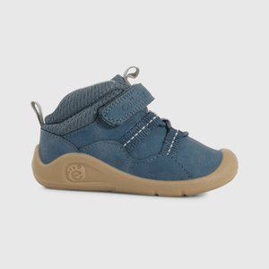 Zapatos cómodos azul para niños en primeros pasos