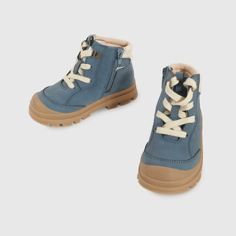 Botines azules para niños, comodidad y estilo