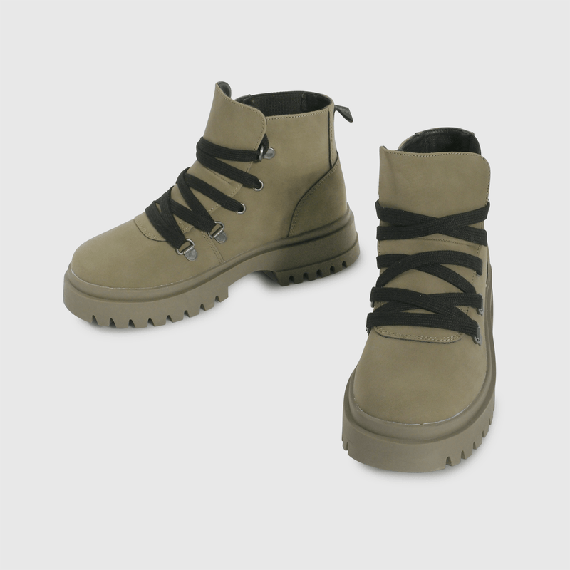 Botín beige para niños, comodidad y estilo asegurados