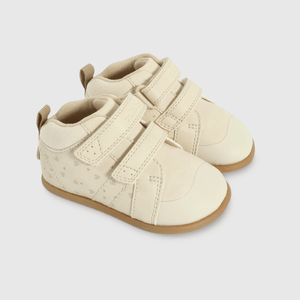 Botines beige para los primeros pasos de tu niño