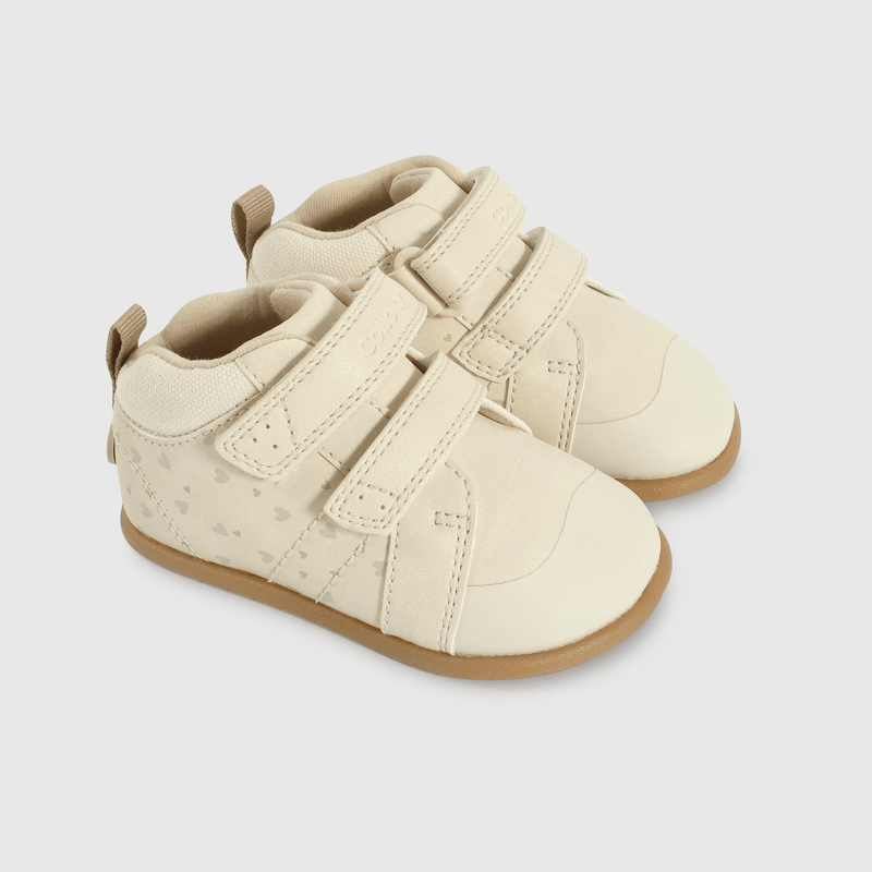 Botines beige para los primeros pasos de tu niño