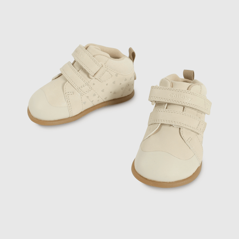 Botines beige para los primeros pasos de tu niño