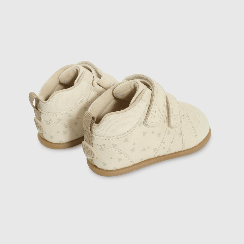 Botines beige para los primeros pasos de tu niño