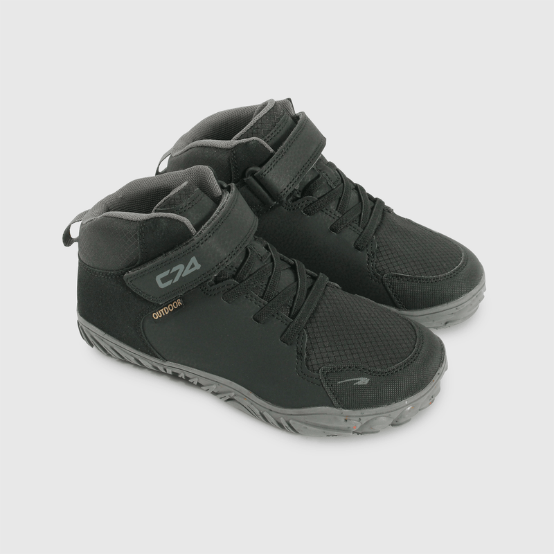 Botín negro outdoor para niños, comodidad y estilo