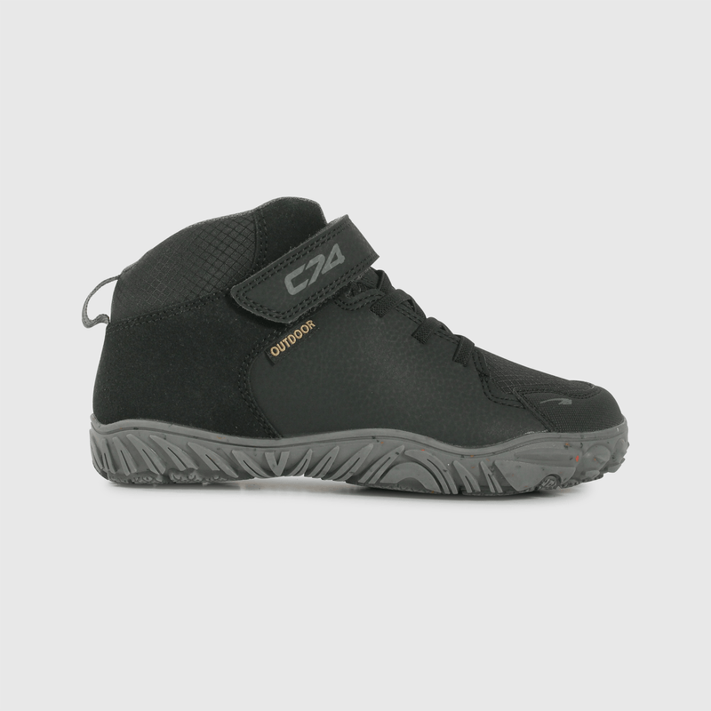 Botín negro outdoor para niños, comodidad y estilo