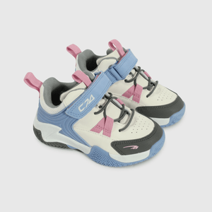Zapatilla deportiva blanca para niños en etapa caminante