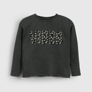 Polera Lavada Gris con Animal Print