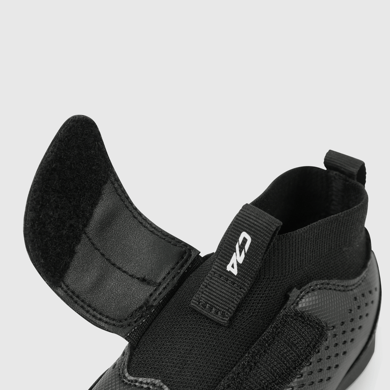Zapatilla Futbol Negra con Caña Unisex