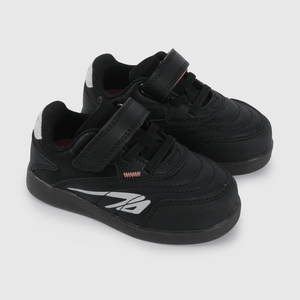 Zapatilla De Fútbol Negra  de Caminante talla 21 a 27