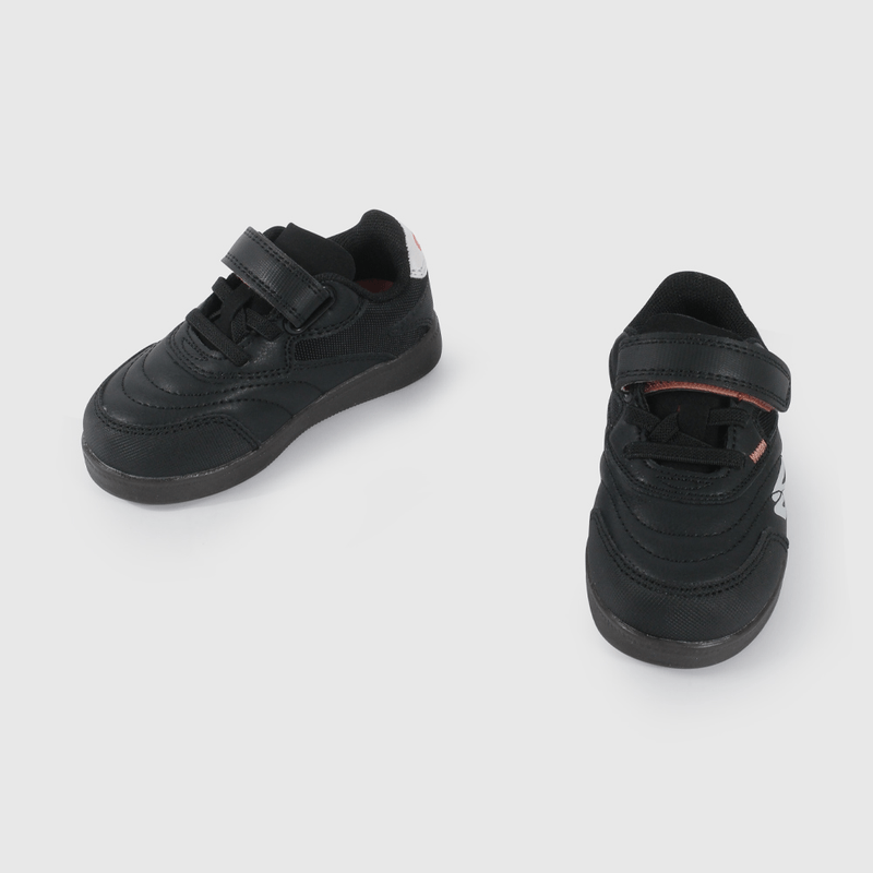 Zapatilla De Fútbol Negra  de Caminante talla 21 a 27