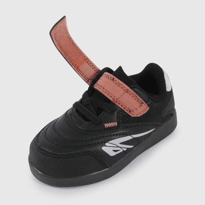 Zapatilla De Fútbol Negra  de Caminante talla 21 a 27