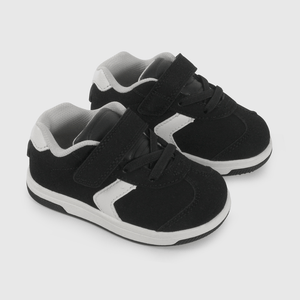 Zapatilla Urbana Negra  de Primeros Pasos talla 18 a 21