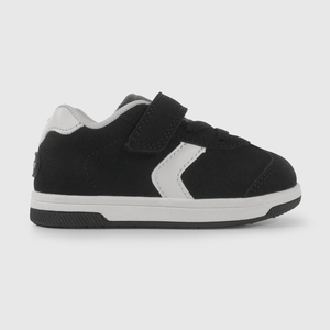 Zapatilla Urbana Negra  de Primeros Pasos talla 18 a 21