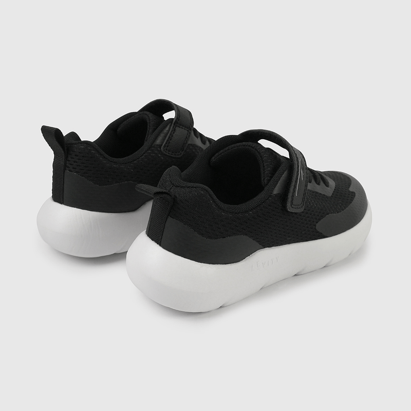 Zapatilla Deportiva Negra de Niño con Punta Protectora talla 28 a 38
