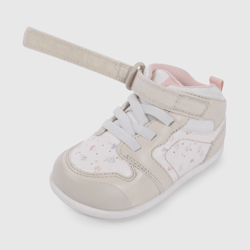 Zapatilla Urbana Beige Con Flores Caña Media  de Primeros Pasos talla 18 a 21