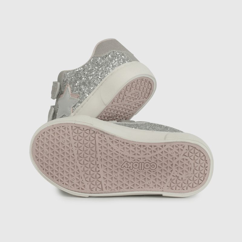 Zapatilla Plateada con Estrella y Brillos de Caminante talla 21 a 27