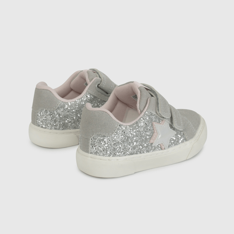 Zapatilla Plateada con Estrella y Brillos de Caminante talla 21 a 27