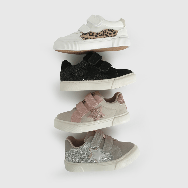 Zapatilla Plateada con Estrella y Brillos de Caminante talla 21 a 27