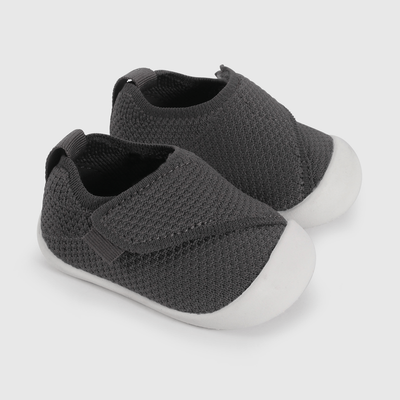 Zapatilla Urbana Negra de Gateador talla 17 a 20