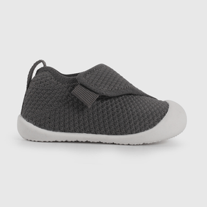 Zapatilla Urbana Negra de Gateador talla 17 a 20