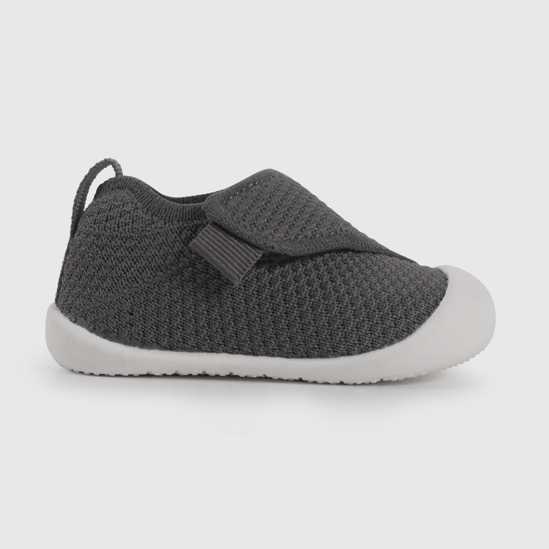 Zapatilla Urbana Negra de Gateador talla 17 a 20