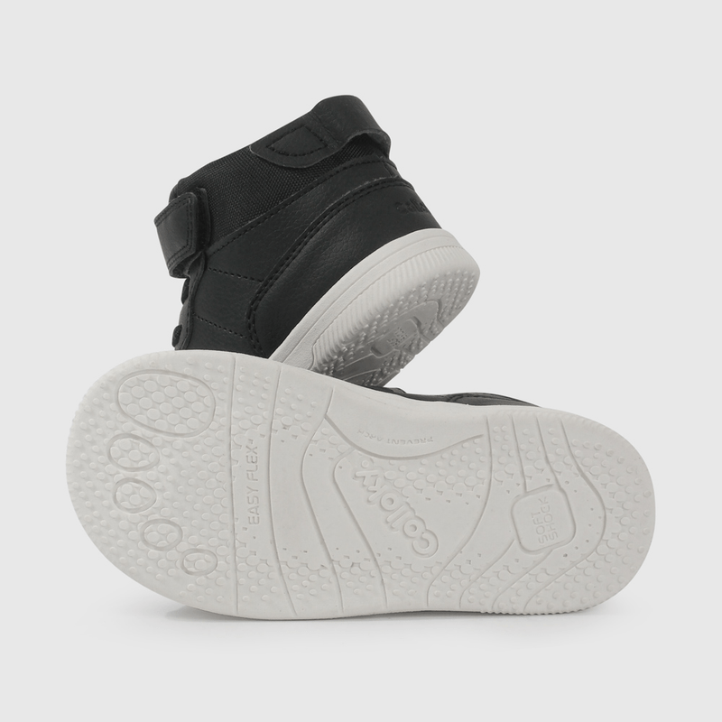 Zapatilla Urbana Negra Caña Alta de Caminante talla 21 a 27