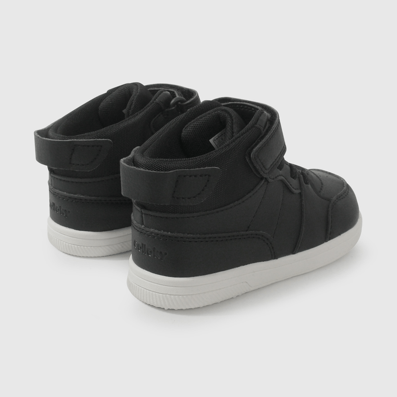 Zapatilla Urbana Negra Caña Alta de Caminante talla 21 a 27