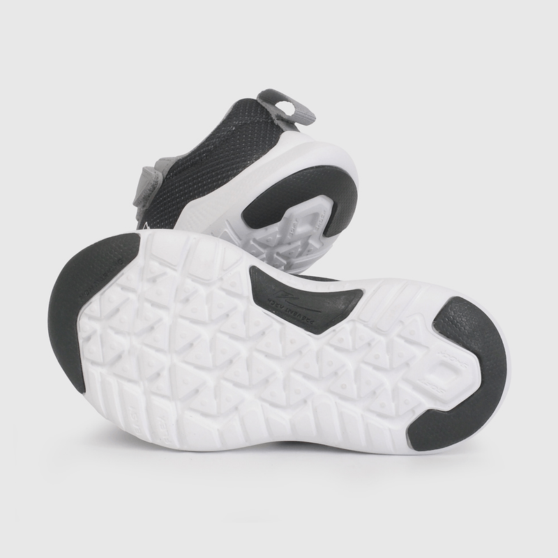 Zapatilla Deportiva Gris con Velcro talla 21 a 27