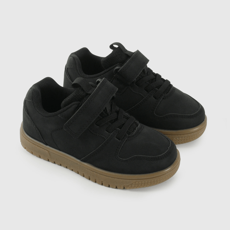 Zapatilla Urbana Negra de Caminante talla 21 a 27